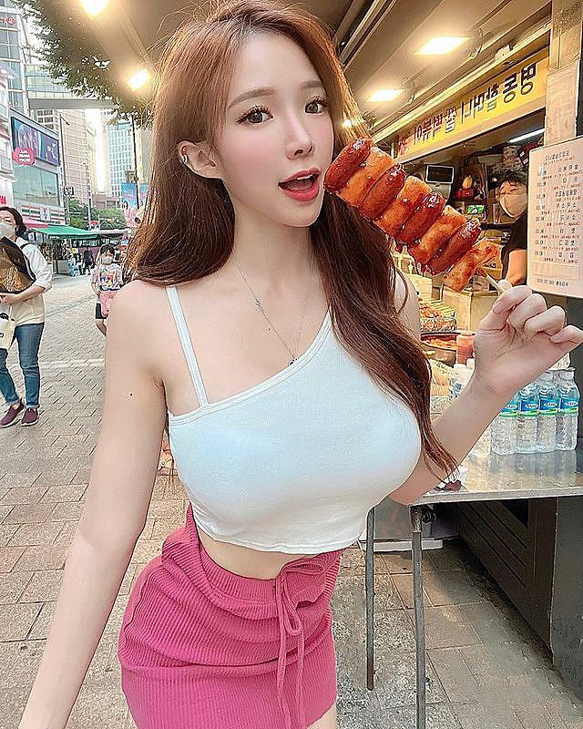 Không chỉ thế, hot girl Amber Na còn được ngưỡng mộ nhờ năng lực học tập vượt trội của mình.