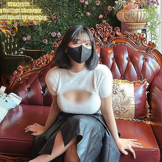 Các fan hâm mộ bày tỏ, họ sẽ mãi ủng hộ hot girl gợi cảm Hana Song nếu cô nàng giữ được phong độ như hiện tại.