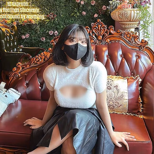 Các fan hâm mộ bày tỏ, họ sẽ mãi ủng hộ hot girl gợi cảm Hana Song nếu cô nàng giữ được phong độ như hiện tại.