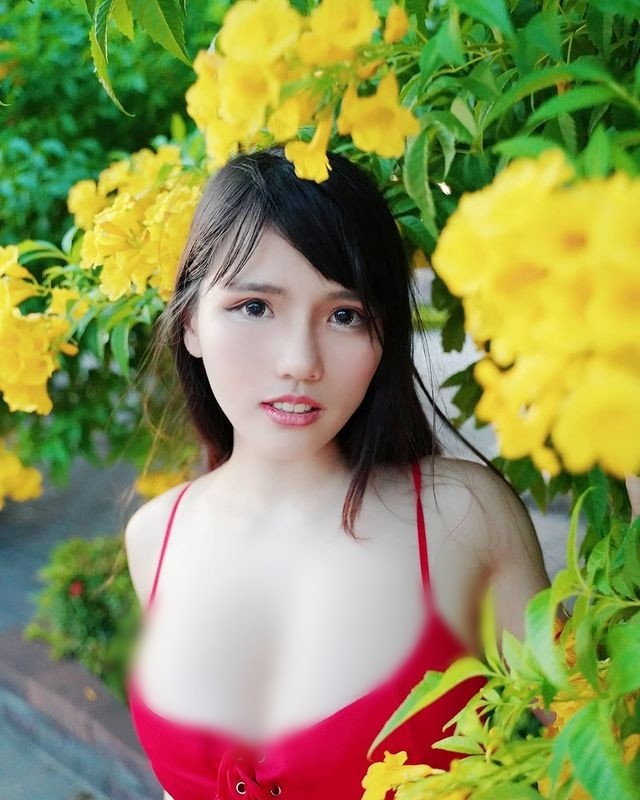 Tuy vậy, Trương Lộng cũng mong rằng, cư dân mạng không quá khắt khe mà sẽ bao dung với cô hơn, bởi cô cũng chưa làm gì tổn hại đạo đức hay thuần phong mỹ tục.