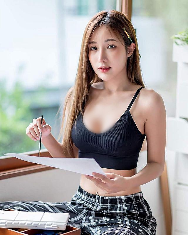 Có lẽ nhờ những dòng máu lai này mà hot girl Thanyarat Charoenpornkittada mới sở hữu được vẻ đẹp pha trộn cực kỳ đặc biệt.