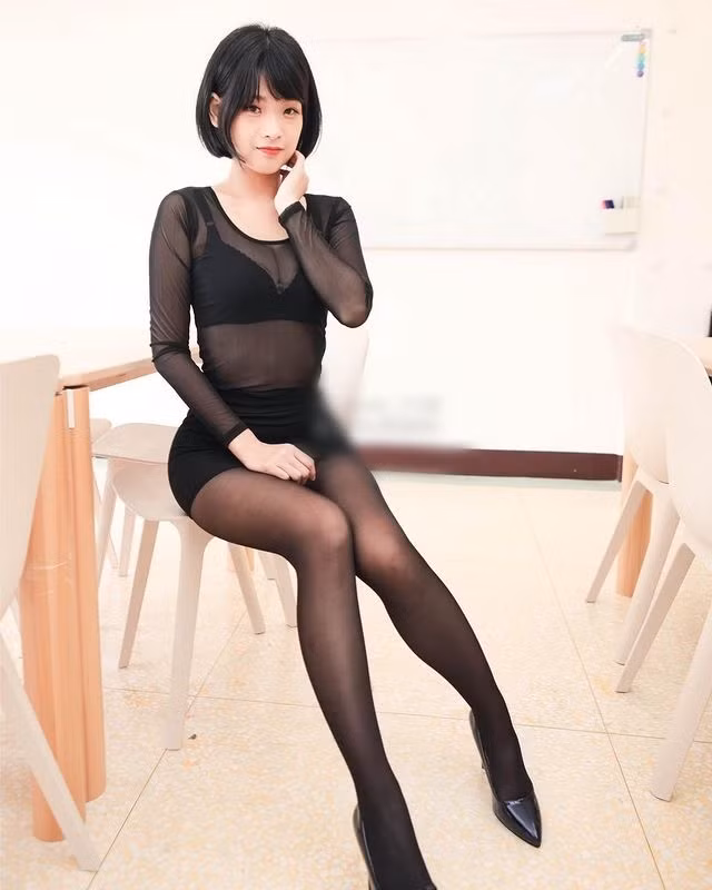 Cô nàng sở hữu khuôn mặt đáng yêu, bầu bĩnh và thân hình quyến rũ, vòng nào ra vòng nấy cực hút mắt.