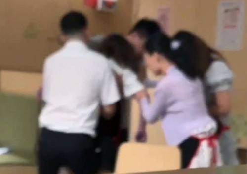 Dang an lau voi dong nghiep, co gai chet tham vi dieu khong ngo