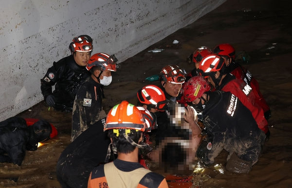 Buot long loi be trai noi truoc khi chet duoi trong ham de xe