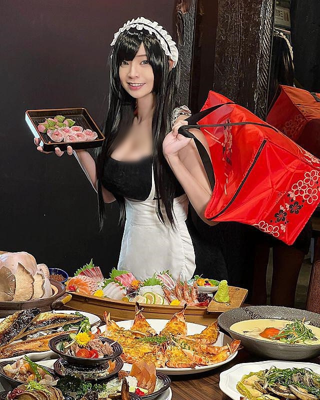 Angela Quách cũng không hề ngại hở hang, thiếu vải. Cô nàng cho rằng làm việc gì cũng phải có tâm và công việc người mẫu chính là công việc khoe vẻ đẹp thể hình.