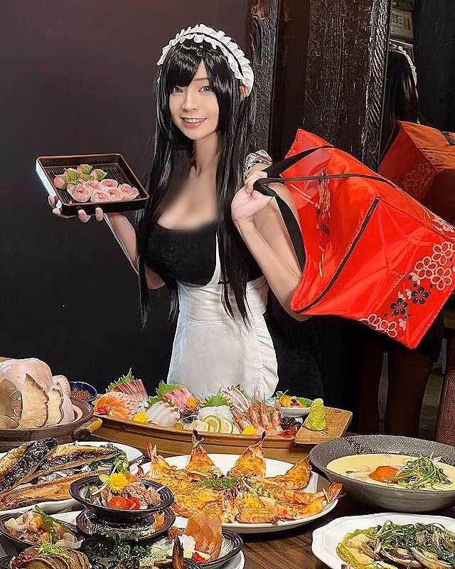 Angela Quách cũng không hề ngại hở hang, thiếu vải. Cô nàng cho rằng làm việc gì cũng phải có tâm và công việc người mẫu chính là công việc khoe vẻ đẹp thể hình.