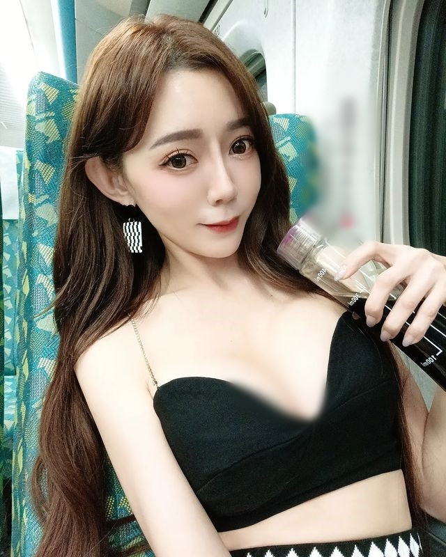 Cũng nhờ vậy, hot girl được dân mạng phong tặng danh hiệu "Nữ giáo viên tiếng Nhật xinh đẹp nhất Đài Loan".