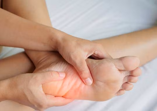 Sang day thay chan co dau hieu nay, di kham gan ngay