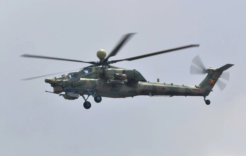 Roi may bay truc thang quan su o Uganda khi dang lam nhiem vu