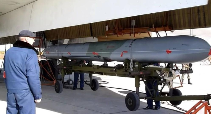 Chính phủ Ba Lan thông báo, các tiêm kích F-16 đã được triển khai sau cáo buộc tên lửa Nga xâm nhập không phận nước này "trong giây lát" khi đang tấn công các mục tiêu trên lãnh thổ Ukraine.