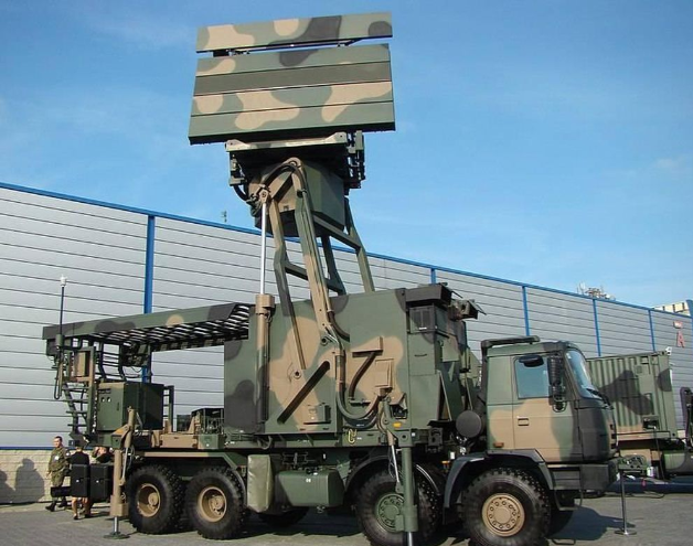 Đại diện chính quyền Warsaw cho biết thêm, việc xác nhận dữ liệu từ hệ thống radar cảnh giới đã được thực hiện bằng cách triển khai các nguồn lực cũng như lực lượng từ không quân, lục quân và đơn vị phòng thủ lãnh thổ, để theo dõi quỹ đạo của tên lửa từ mặt đất.