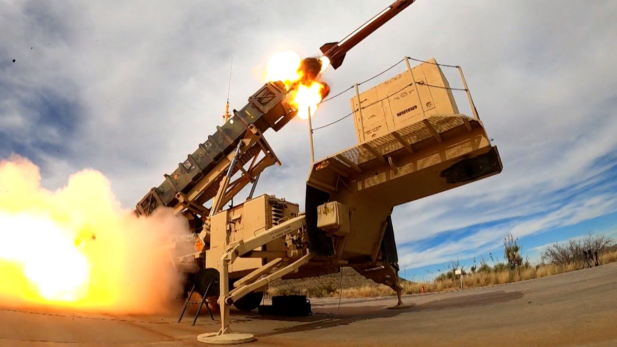 GEM-T là một trong những biến thể của tên lửa Patriot được cung cấp cho khách hàng quốc tế. Theo RTX, GEM-T cung cấp khả năng tiêu diệt tên lửa đạn đạo chiến thuật và máy bay địch, bổ sung cho phiên bản tên lửa Patriot PAC-3. Ảnh: CNN.