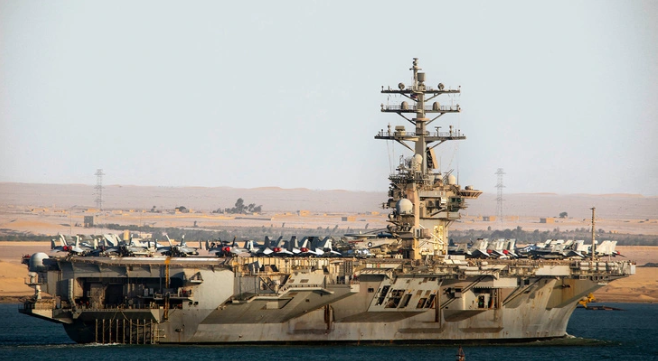 Động thái diễn ra trong bối cảnh lực lượng Houthi tại Yemen nhiều lần tập kích tàu thuyền đi qua khu vực Biển Đỏ, tuyên bố hoạt động này nhằm thể hiện ủng hộ người Palestine. Các đợt tập kích làm ảnh hưởng tới tuyến hàng hải nơi 12% thương mại toàn cầu đi qua, khiến Mỹ phải thành lập lực lượng hải quân đa quốc gia để đối phó. Ảnh: CNN.