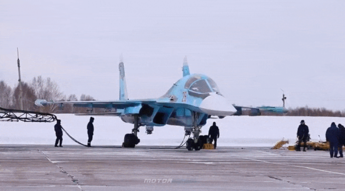 Dù vậy, mãi tới thập niên gần đây thì Su-34 bắt đầu dần được trang bị hàng loạt cho Không quân Nga.