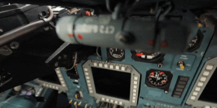 Các nhà quan sát cho rằng, thiết kế của Su-34 tỏ ra quá lạc hậu do kích thước nặng nề và độ cơ động kém hơn so với dòng Su-27.