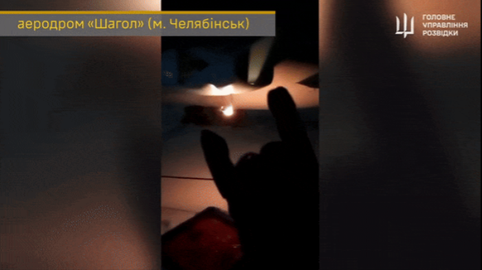 Trước đó, Tổng cục Tình báo Quốc phòng Ukraine (GUR) hôm 4/1/2024 đăng video cho thấy một người không rõ danh tính đang đốt một máy bay quân sự tại khu vực đầy tuyết.