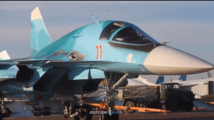 Không ít nhà phân tích cho rằng không cần có Su-34 vì Su-30SM lẫn Su-35S đều đảm đương tốt vai trò tấn công mặt đất - mặt nước tương tự như Su-34 và vượt trội về khả năng không chiến.