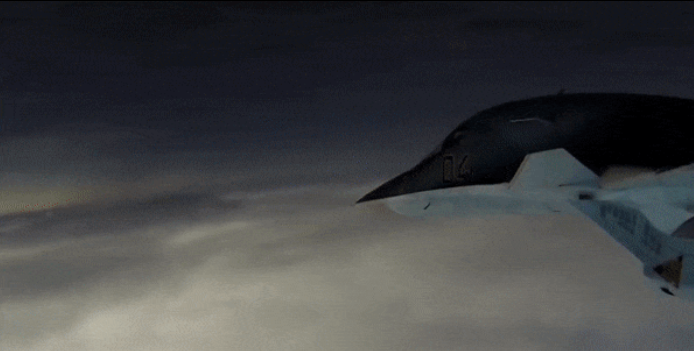 Chưa kể thiết kế vừa cánh đuôi vừa cánh mũi của Su-34 cho độ phản hồi tín hiệu radar quá cao sẽ khiến nó bị thua thiệt rất nhiều, không thể đối đầu sòng phẳng như kỳ vọng.