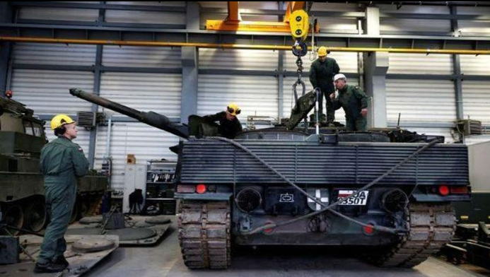 Berlin đã gửi 18 xe tăng Leopard 2 tới Kyiv. Tại thời điểm cuối năm 2023, theo ông Schaefer, rất ít chiến xa loại này có thể được sử dụng.