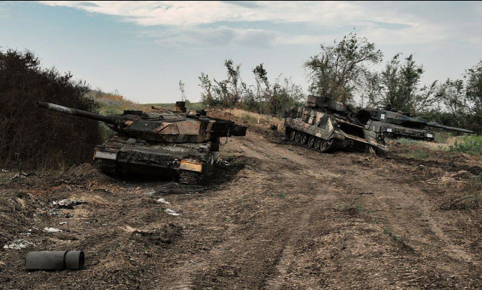 "Rõ ràng có vấn đề liên quan đến việc Quân đội Ukraine thỉnh thoảng lại cố gắng bảo dưỡng và sửa chữa xe tăng của họ, điều này trớ trêu thay lại gây thêm nhiều thiệt hại cho những chiếc Leopard".