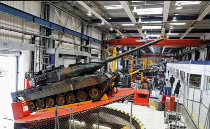 Tất nhiên thời gian sửa chữa cũng là vấn đề được cân nhắc trước khi tặng xe tăng phương Tây nhưng lại bị bỏ qua. Vào năm 2023, rõ ràng là không thể sửa chữa Leopard 2 ở Ukraine vì chiến tranh.