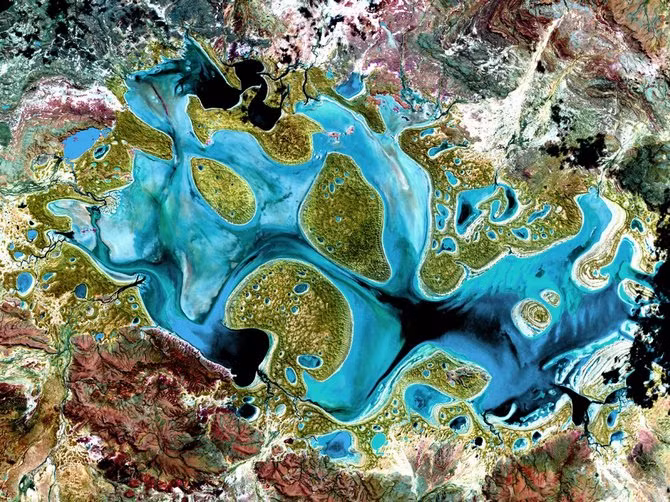 Hồ Carnegi là hồ thủy lợi điều tiết nước quy mô lớn tại Úc. Ảnh chụp vào năm 1999