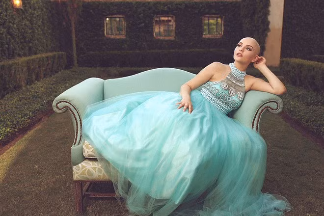 Qua những hình ảnh của mình, Andrea muốn truyền đi thông điệp: "Bệnh ung thư cướp đi mái tóc của tôi chứ không thể ngăn cản ước mơ trở thành nàng công chúa".