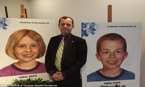 Anh Harry bên phác thảo 2 con.