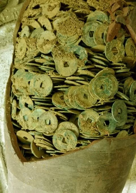 Các nhà khảo cổ học cho rằng, những đồng tiền xu cổ có từ thời nhà Tống.