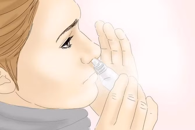 Thử dùng một số loại thuốc xịt giữ ẩm cho khoang mũi trước khi đi ra ngoài.