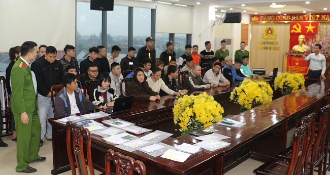 “Cất lưới” ổ nhóm lừa đảo xuyên quốc gia chiếm đoạt hơn 200 tỷ “Cat luoi” o nhom lua dao xuyen quoc gia chiem doat hon 200 ty