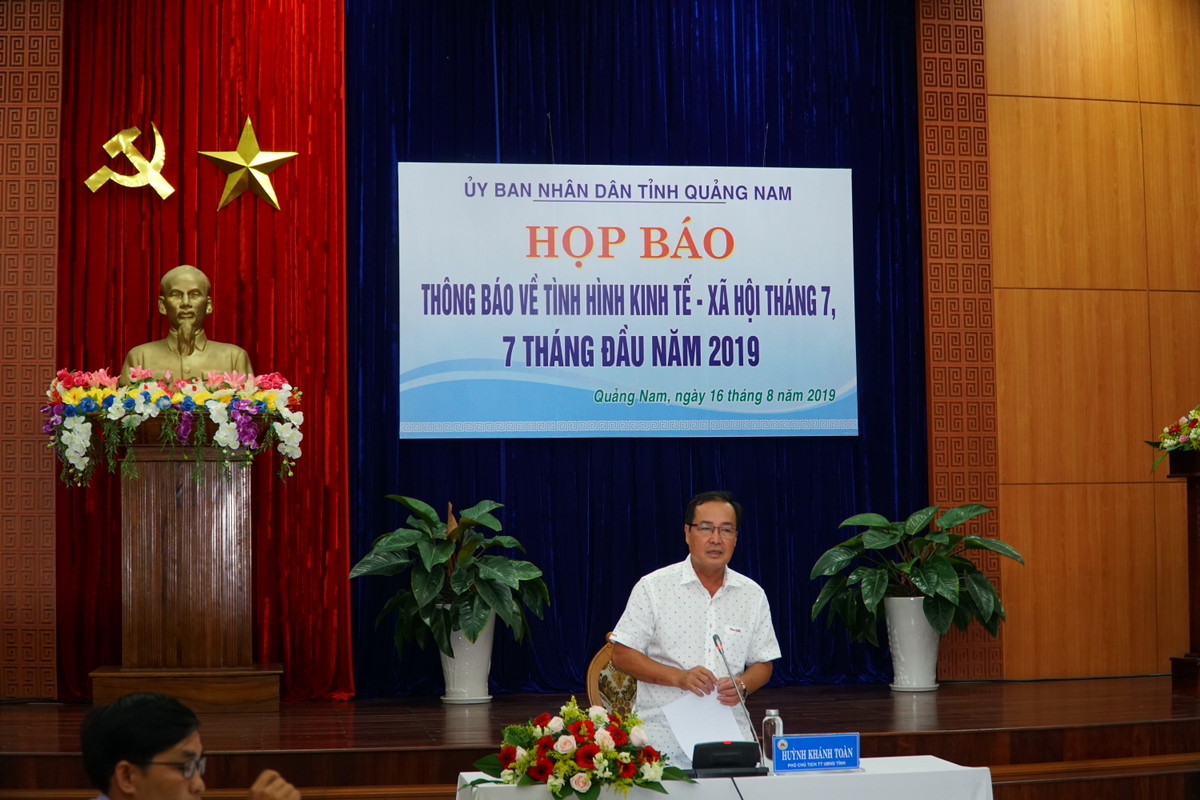 Ban 'dat vang' cho vo nguyen Bi thu Quang Nam: Cong nhan hop dong trai luat-Hinh-2