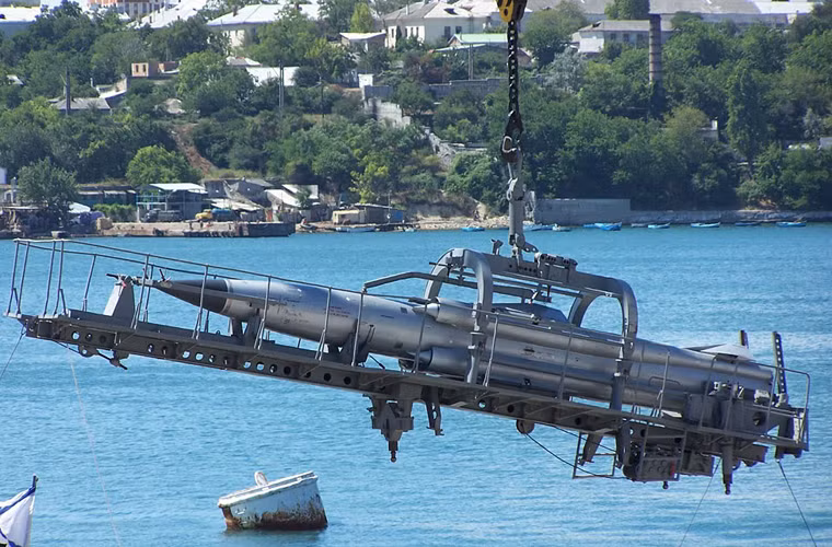 Tên lửa Moskit trang bị đầu đạn 320kg với 120kg thuốc nổ TNT đủ sức đánh chìm tàu chiến cỡ lớn và hư hỏng nặng tàu sân bay địch hoặc tấn công hủy diệt với nhiều tên lửa phóng cùng lúc.