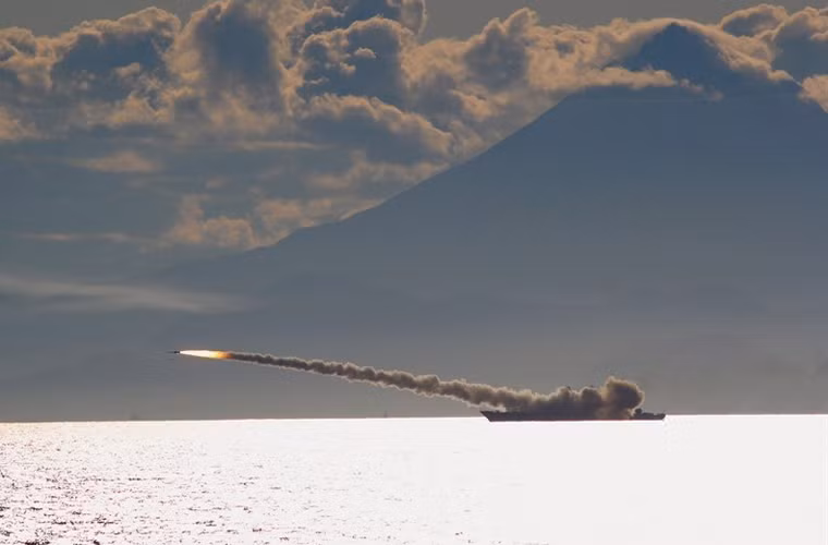 Tên lửa hành trình chống hạm P-270 Moskit do cục thiết kế MKB Raduga phát triển từ những năm 1970 cho nhiệm vụ tiêu diệt chiến hạm mặt nước, tàu vận tải trong lực lượng các cụm chiến hạm công kích chủ lực, lực lượng đổ bộ đường biển và đoàn công vụ quân sự, tàu cánh ngầm và tàu chạy trên đệm khí. Nó có thể tiêu diệt tất cả các tàu có tốc độ tối đa nhỏ hơn 100 hải lý/h, trong điều kiện nhiễu xạ của trang thiết bị tác chiến điện tử đối phương và các vụ nổ, trong mọi điều kiện khí tượng và thời tiết, ngay cả trong trường hợp không gian tấn công chịu sự tác động của vụ nổ hạt nhân.