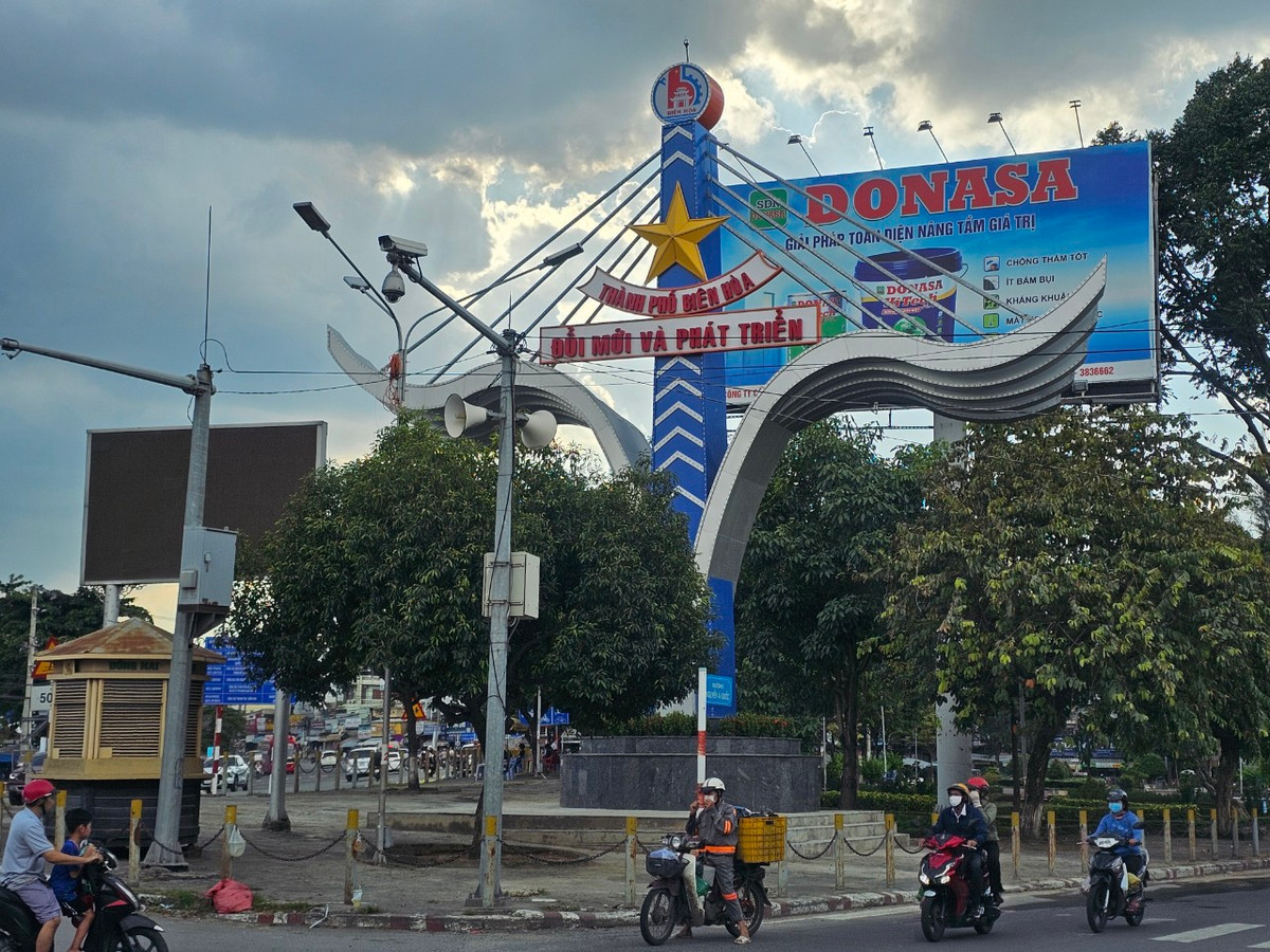 Đồng Nai: Cận cảnh 4 cổng chào tiền tỷ tại TP Biên Hòa - Hình 2 Dong Nai: Can canh 4 cong chao tien ty tai TP Bien Hoa-Hinh-2