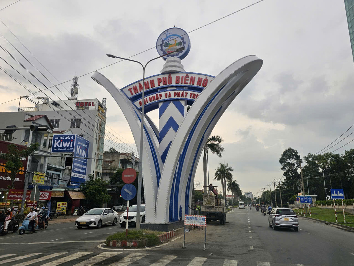 Đồng Nai: Cận cảnh 4 cổng chào tiền tỷ tại TP Biên Hòa Dong Nai: Can canh 4 cong chao tien ty tai TP Bien Hoa