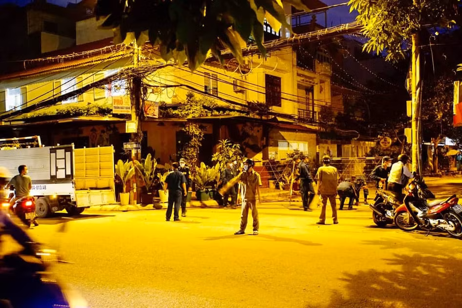 Sai Gon: Phong toa 1 tuyen duong o Thu Duc vi co ca nghi nghiem COVID-19-Hinh-2