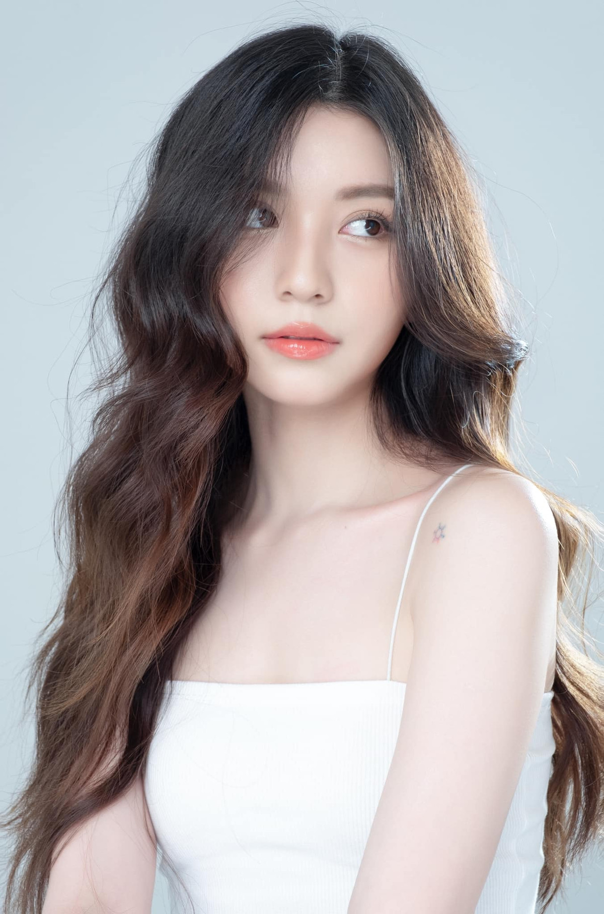 Gái xinh đình đám nhất nhì Instagram đã để lộ một khuyết điểm khá rõ ràng, đó chính là khuôn miệng khi cười.