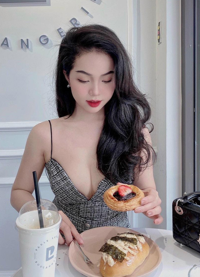 Nữ tiếp viên hàng không xinh đẹp, nổi tiếng nhờ cái tên đặc biệt Nu tiep vien hang khong xinh dep, noi tieng nho cai ten dac biet