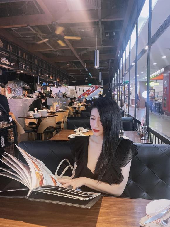 Đính kèm ảnh thương tích đầy mình cựu hot girl Vân Navy tiết lộ bị "chồng đánh". Nhưng sau đó cô đã phải đính lại ngay, tiết lộ nguyên nhân thật sự dẫn đến những vết lạ trên cơ thể kia là do cạo gió.