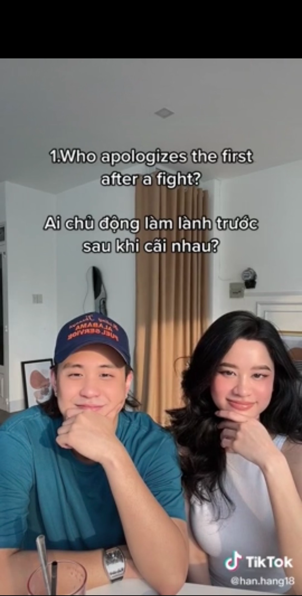 Trước câu hỏi này, Huyme đã chỉ tay về phía Hàn Hằng và nàng hot girl cũng thừa nhận. Câu trả lời vô tư của cả hai khiến netizen chắc nịch việc đây là bằng chứng khẳng định cả hai đang sống chung.