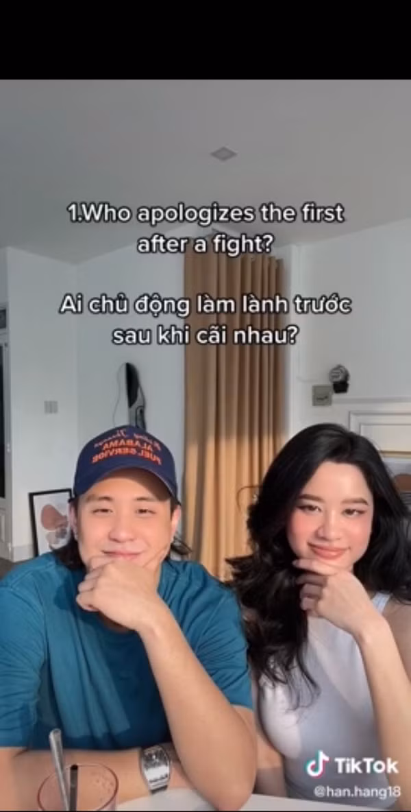 Trước câu hỏi này, Huyme đã chỉ tay về phía Hàn Hằng và nàng hot girl cũng thừa nhận. Câu trả lời vô tư của cả hai khiến netizen chắc nịch việc đây là bằng chứng khẳng định cả hai đang sống chung.