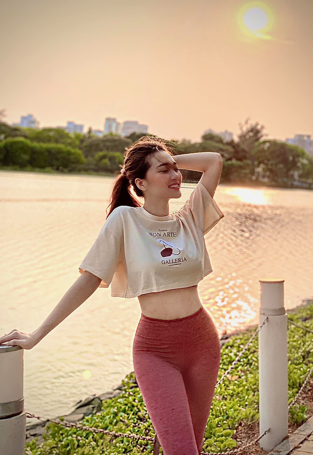 Ngọc Nữ được đánh giá là cô gái mang vẻ đẹp thuần Á Đông, nụ cười quyến rũ của cô khiến nhiều người phát cuồng.