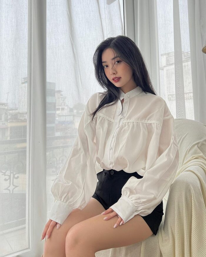 Nam cầu thủ cũng thường xuyên đăng ảnh vợ trước khi kết hôn và thoải mái thể hiện tình cảm trên mạng xã hội.