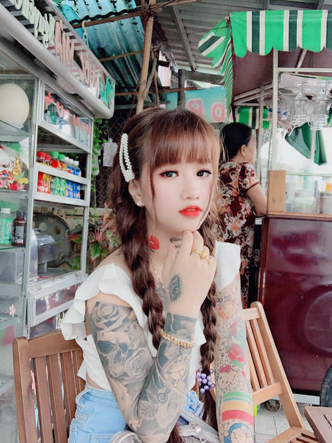 Xăm hình đối với cô gái An Giang giống như chất gây nghiện, mỗi lần có chuyện vui hoặc buồn, cô lại đến tiệm xăm.