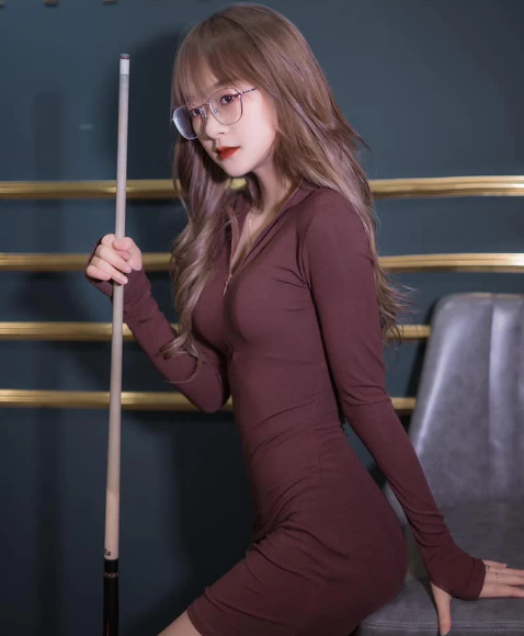 Phần lớn các bình luận đều không đồng tình với cô nàng vì làm nội dung nhạy cảm.