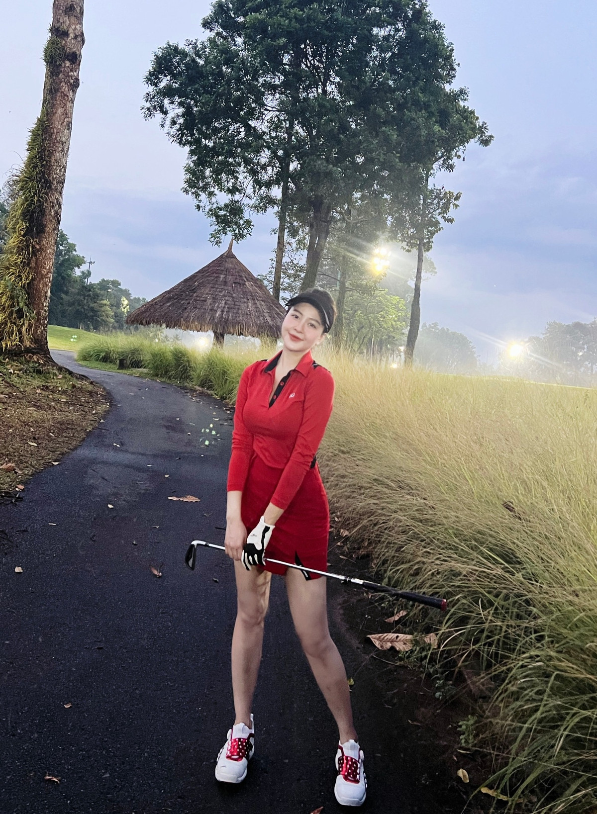 Ngoài ra, Trâm Anh còn chia sẻ thêm: "Tất nhiên tôi vẫn phải tìm hiểu người ta xem đó là con người như thế nào, có thật sự yêu thương mình không hay chỉ là chơi bời qua đường".