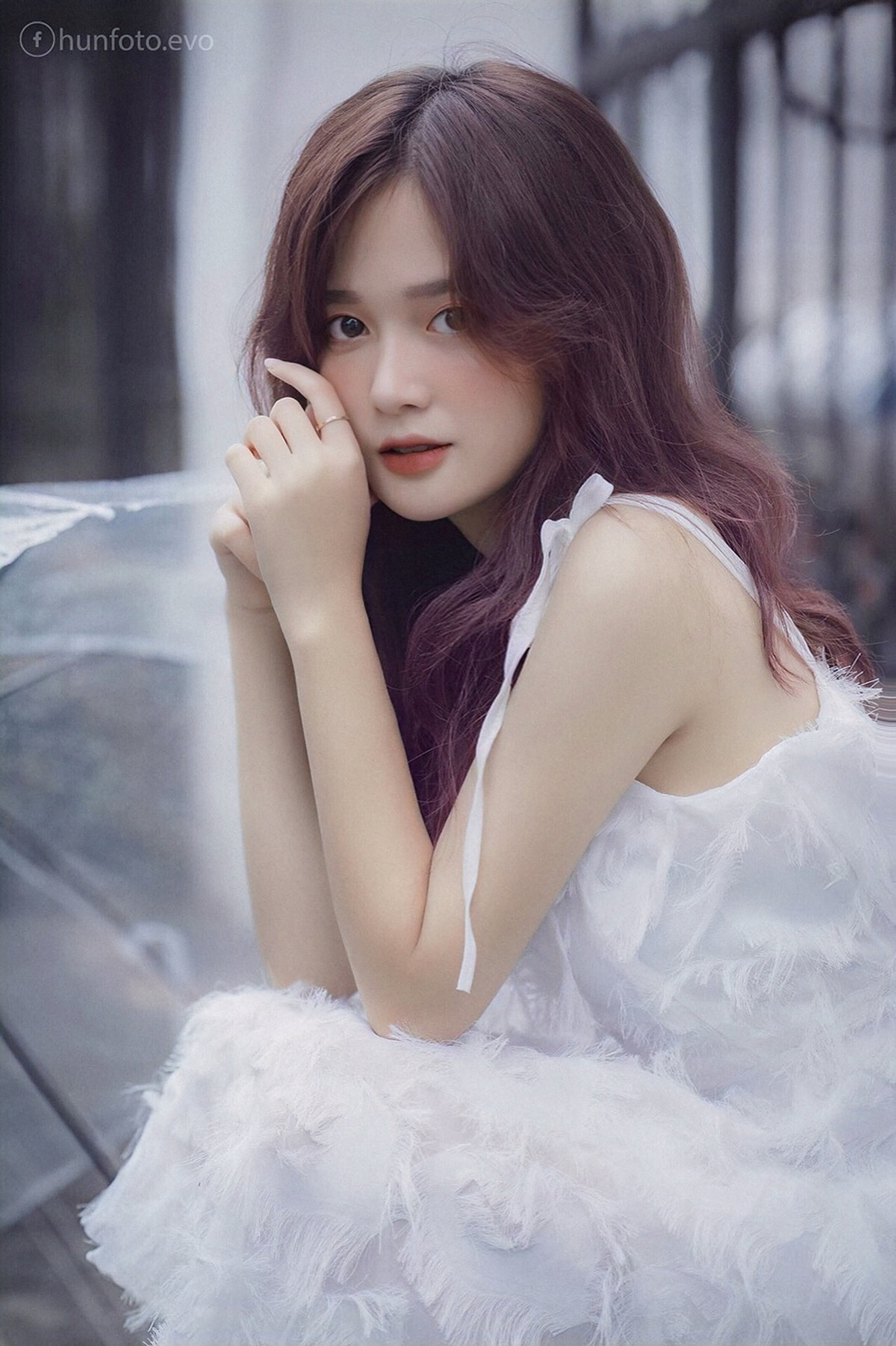 Dù có nhan sắc xinh đẹp, nhiều trải nghiệm ấn tượng nhưng Huyền vẫn ưu tiên cho việc học tập. Ảnh: FBNV