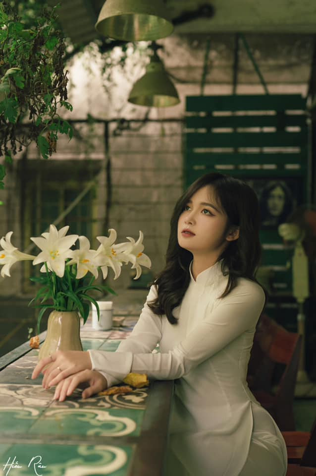 Cô bạn cũng rất thích makeup, nên đa số những bộ hình Huyền chụp đều do bản thân cô tự tay makeup để phù hợp với bản thân mình hơn.