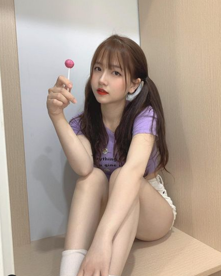 Trước khi được truyền thông nước bạn ca ngợi, tại Việt Nam cô bạn cũng được biết đến là “hot face” khi thường xuyên chia sẻ những hình ảnh tập luyện của mình trên Facebook và Instagram thu hút hàng chục nghìn lượt cảm xúc.